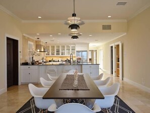 Dining - The Ridge | A Secluded Luxury Estate for Effortless Winter Holiday Stays (Santa Fe)