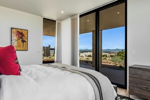 4 bedrooms, desk, iron/ironing board, Internet