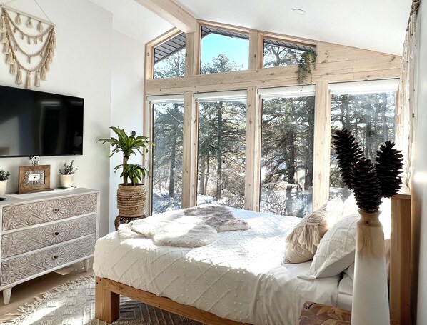 4 bedrooms, iron/ironing board, free WiFi, bed sheets - Home with SPA ROOM, steam shower, sauna, hot tub! 8 beds (Long Pond)