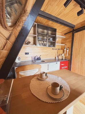 Comfort Bungalow, Garden View | Private kitchen