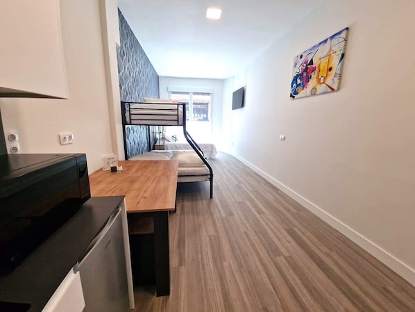 1 bedroom, iron/ironing board, free WiFi
