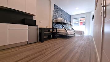 1 slaapkamer, een strijkplank/strijkijzer, gratis wifi