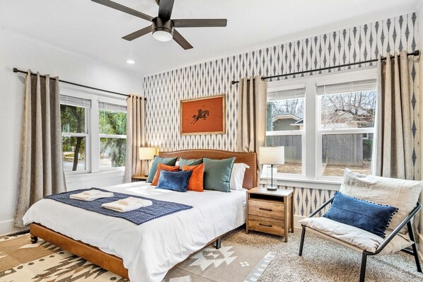 3 habitaciones, escritorio, tabla de planchar con plancha y wifi gratis 