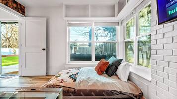 3 makuuhuonetta, työpöytä, silitysrauta/-lauta, ilmainen Wi-Fi