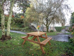 Outdoor dining - 2 bedroom accommodation in Looe (Looe)