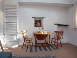 Dining - 2 bedroom accommodation in Looe (Looe)