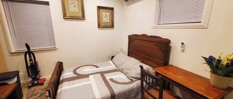 1 soverom, skrivebord, strykejern/-brett og wi-fi