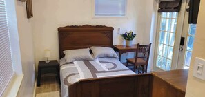 1 bedroom, desk, iron/ironing board, WiFi