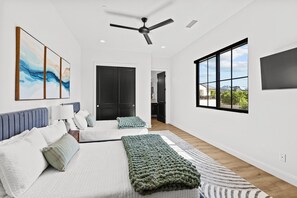 12 bedrooms, free WiFi, bed sheets - Brand New Build! 50+ Beds (Hurricane)