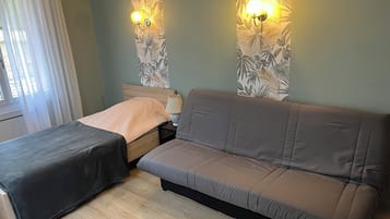 3 bedrooms, free WiFi, bed sheets