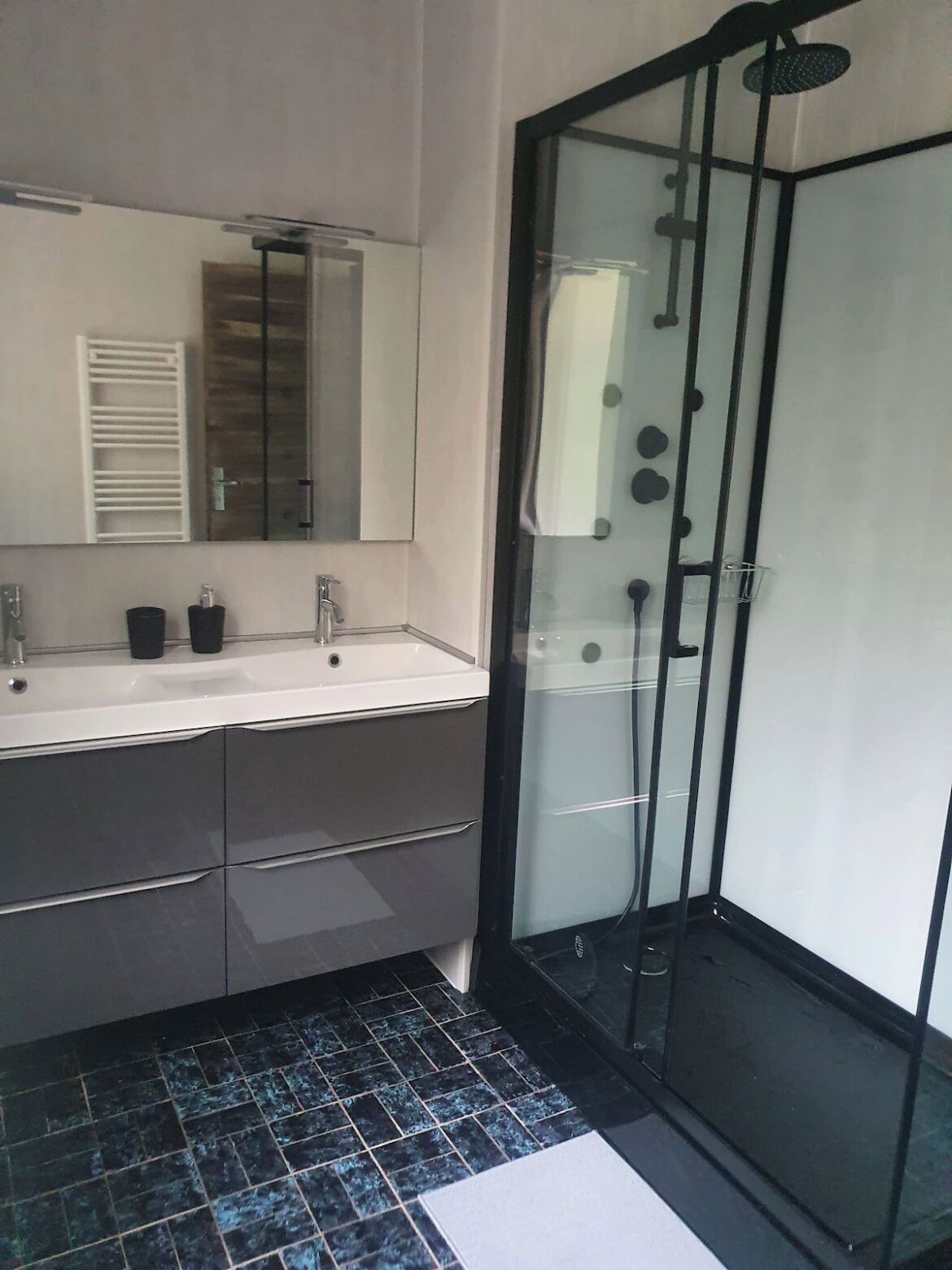 Een douche, een haardroger