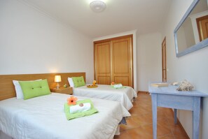 Apartment | 2 bedrooms, iron/ironing board, bed sheets