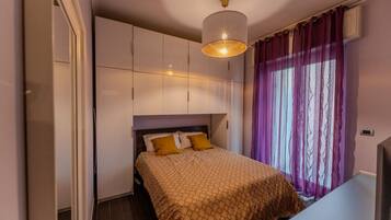 1 Schlafzimmer, Schreibtisch, BĂŒgeleisen/BĂŒgelbrett, kostenloses WLAN