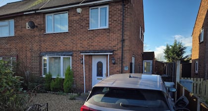 Cosy house in Newark on Trent with hot tub, modern facilities &super fast wifi