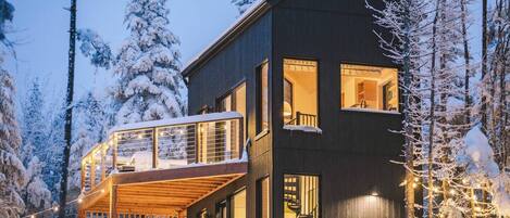 المنشأة من الخارج