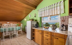 Fridge, oven, dishwasher, coffee/tea maker