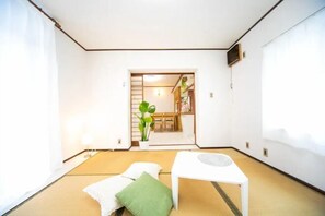 Room - Higashiomi Large House (Higashiomi)