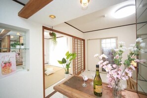 Interior - Higashiomi Large House (Higashiomi)