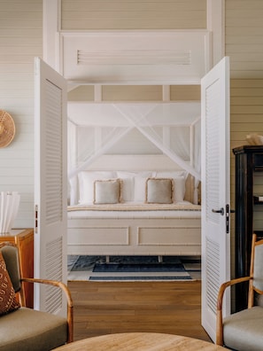 Double Room ( Medium ) Beach View Balcony | Caja fuerte, cortinas opacas, tabla de planchar con plancha