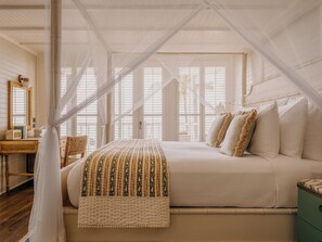 Double Room ( Medium Plus ) Beach View Balcony | Peti besi dalam bilik, langsir/tirai gelap terus 