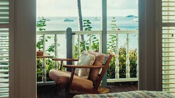 Double Room ( Small ) Beach View Balcony | Een kluis op de kamer, verduisterende gordijnen