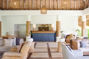 Lobby sitting area - Soho Beach House Canouan (Canouan Island)