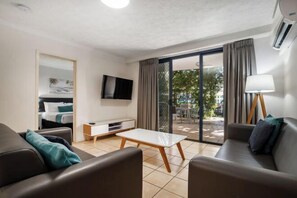 Cots/infant beds - Turtle Beach Resort (Mermaid Beach)