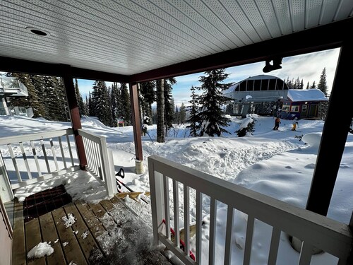 Amazing ski in/out, steps from Silver Woods w/ hot tub and pet friendly too!