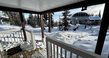 Amazing ski in/out, steps from Silver Woods w/ hot tub and pet friendly too!