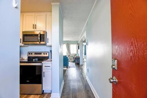 Fridge, microwave, oven, dishwasher - Slo M'ocean - Your Stylish Beach Retreat (Carolina Beach)