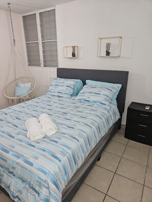 3 bedrooms, iron/ironing board, WiFi, bed sheets