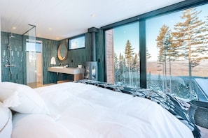 2 bedrooms, travel crib, WiFi, bed sheets