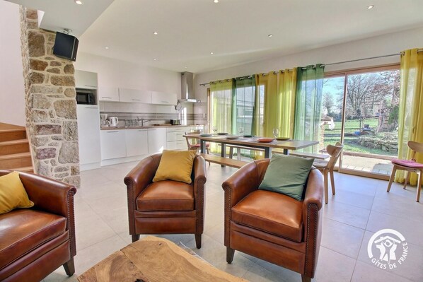 Televisión, libros y estéreo 