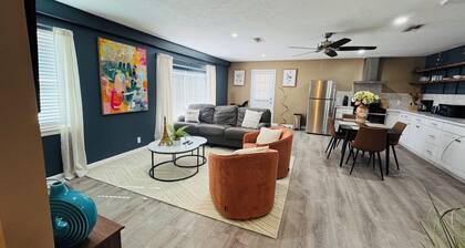 Stylish Cozy 2-bedroom Duplex in enjoyable Stafford with WiFi, AC, Smart TVs