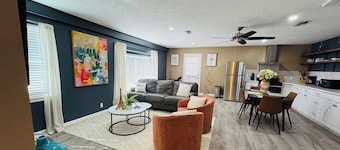 Stylish Cozy 2-bedroom Duplex in enjoyable Stafford with WiFi, AC, Smart TVs