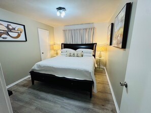 2 bedrooms, desk, iron/ironing board, WiFi