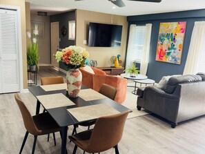 Dining - Stylish Cozy 2-bedroom Duplex  in enjoyable Stafford with WiFi, AC, Smart TVs (Stafford)