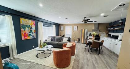 Stylish Cozy 2-bedroom Duplex in enjoyable Stafford with WiFi, AC, Smart TVs