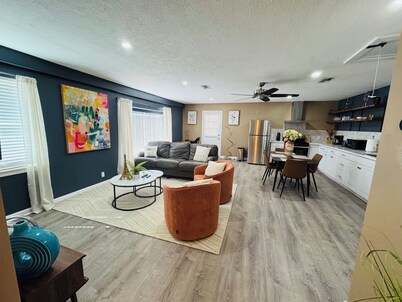 Stylish Cozy 2-bedroom Duplex  in enjoyable Stafford with WiFi, AC, Smart TVs