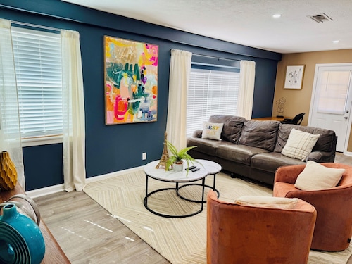 Stylish Cozy 2-bedroom Duplex  in enjoyable Stafford with WiFi, AC, Smart TVs
