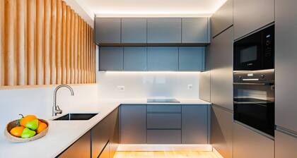 Oeiras Spacious and Coastal Flat