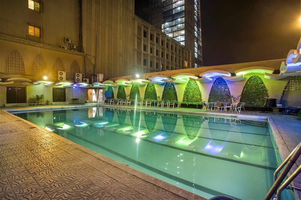 สระว่ายน้ำ