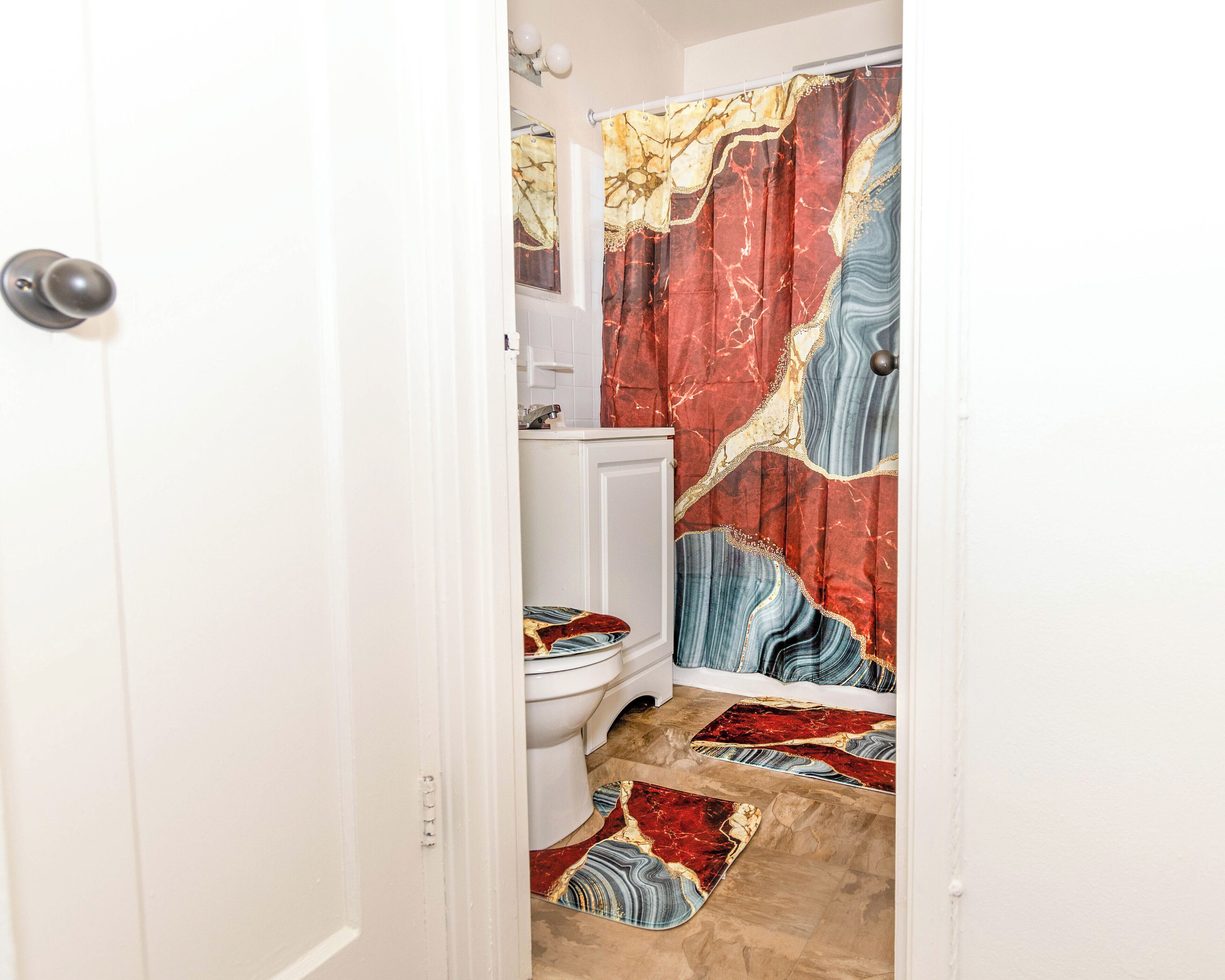 Hair dryer, towels, shampoo, toilet paper