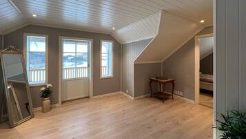 3 bedrooms, travel crib, free WiFi