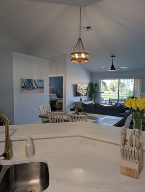 Interior - St Pete's Premium Resort - Newly Renovated - Pool & Hot Tub - 7 Day Rental (St. Petersburg)