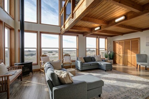 Sunset Shores - Oceanfront Stay