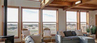 Sunset Shores - Oceanfront Stay
