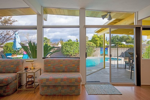 Boho desert ranch with private pool, 1M to pickleball