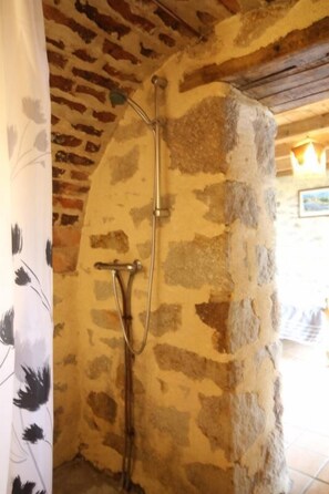 Shower, towels - La Métairie Enchantée - BLANZY (BLANZY)