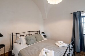 2 slaapkamers, een strijkplank/strijkijzer, wifi, beddengoed